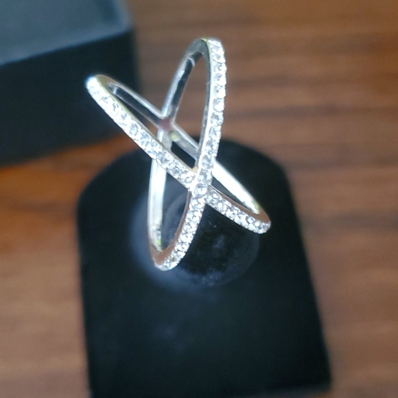 BEAUTIFUL AUSTRIAN CRYSTAL RING - Picture 3 of 3